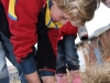 Edvin letar saker i geggan